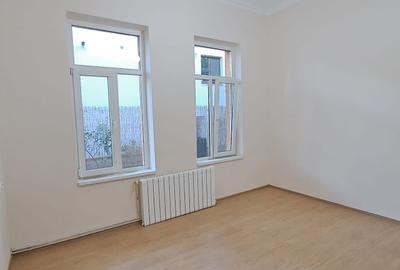 Dimitrie Cantemir, metrou Tineretului la 350 m, casa 2 camere + curte - 1