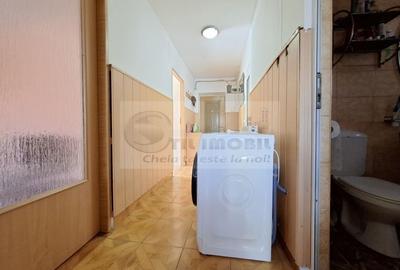 Liber, de vanzare apartament 3 camere Valea Lupului Iasi, baie cu geam - 2