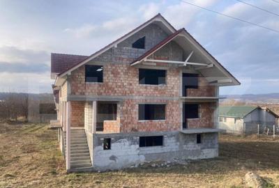 Casa de vanzare la ro?u,500 mp utili poten?ial Unic, loc Casa de vanzare la ro?u,500 mp utili poten?ial Unic, loc - 4