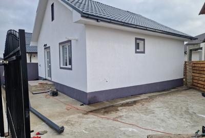 Casă cu 3 camere în Est