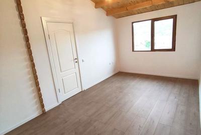 Casă cu 2 camere decomandat în Ruși - 2