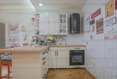 Apartament cu 3 camere semidecomandat în Centrul Istoric