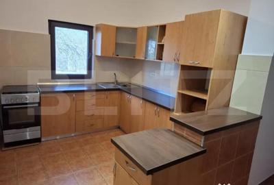 Casă cu 5 camere cu Teren 886 Mp în Ghiroda