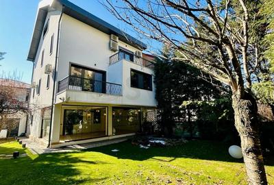 Casă individuală cu 9 camere cu Teren 362 Mp în Pipera