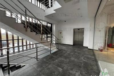 Spațiu comercial, de 2,750 mp, în Central - 3