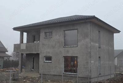 Casă cu 4 camere cu Canalizare în Sânpetru