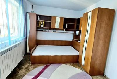 Apartament cu 3 camere semidecomandat în Central - 1
