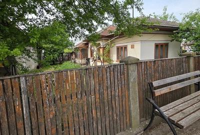 Casă cu 4 camere cu Teren 700 Mp în Malu - 1