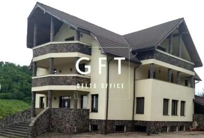 Casă cu 14 camere cu Canalizare în Central