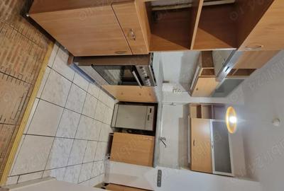 Apartament cu 3 camere decomandat în Lacul Tei