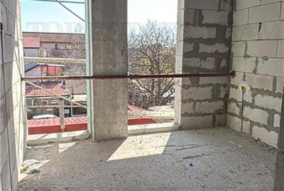 Apartament cu 3 camere decomandat în - 15