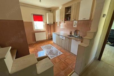 Apartament cu 4 camere decomandat în Central - 2