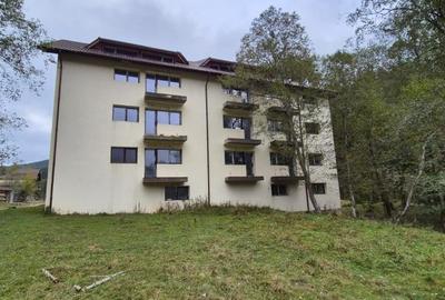 Casă cu 30 camere cu Teren 2639 Mp în Măneciu - 2