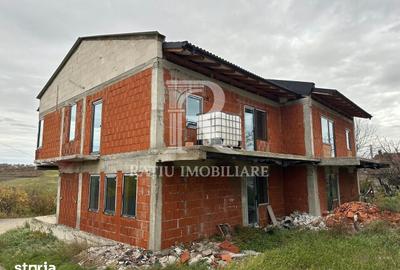 Casă cu 6 camere cu Teren 692 Mp în Iorga - 2