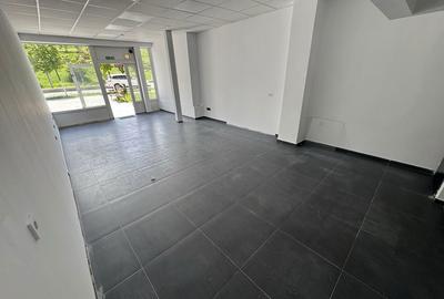 Spațiu comercial, de 80 mp, în Central - 3