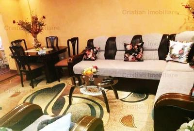 Apartament cu 3 camere decomandat în Apollo