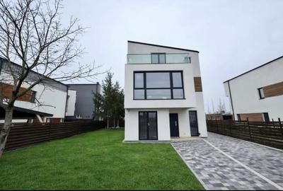 Casă cu 4 camere cu Teren 300 Mp în Tunari