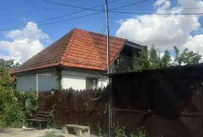 Casă cu 3 camere cu Teren 280 Mp în Central - 1