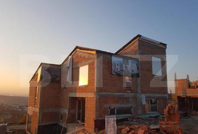 Casă cu 4 camere cu Teren 250 Mp în Central