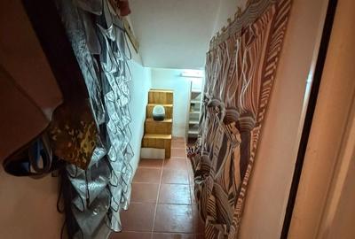 Casă cu 7 camere cu Canalizare în Tomis II - 10