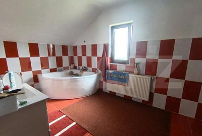 Casa de vanzare, cu 4 camere, 300 mp, zona exterior sud - 8