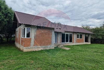 Casa la rosu spre vanzare,  Busag, acces privat - 1