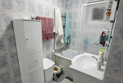 Apartament cu 3 camere decomandat în Exterior Vest