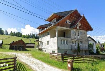 Casă cu 6 camere cu Teren 1326 Mp în Panaci - 2