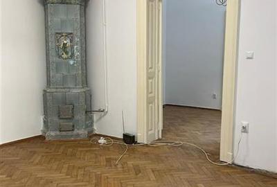 Casă cu 4 camere cu Canalizare în Central - 4