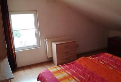 Apartament cu 4 camere decomandat, mobilat în Calea Moldovei