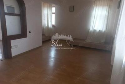 Casă cu 8 camere cu Canalizare în Km 5 - 8