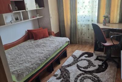 Vanzare apartament cu 3 camere - 1