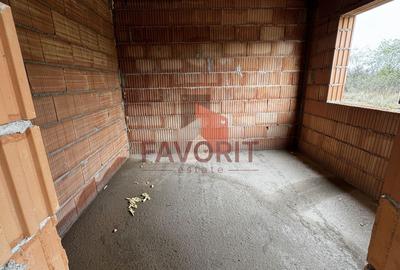 Duplex cu 4 camere cu Canalizare în Moșnița Veche - 9