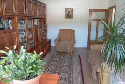 Vand apartament 2 camere la munte, in Zarnesti (Blocuri), jud. Brasov. Decomandat, 52 mp, et. 4