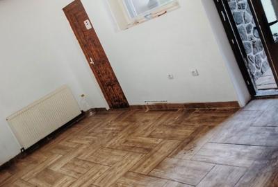 Casă cu 4 camere cu Teren 2500 Mp în Trăisteni - 3