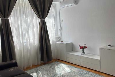 Apartament cu 3 camere semidecomandat în Iancului