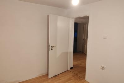 Spațiu comercial, de 200 mp, în Central - 4