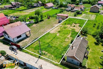 Teren de 1042 mp, în Ozun - 6
