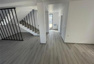 Casă cu 4 camere în Central - 6