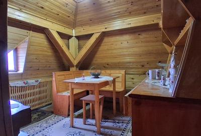 Proprietar vând casă cu grădină două apartamente, Mehala  suprafată totală 739 m - 2