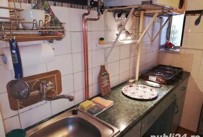 Inchiriez(of. proprietar) garsoniera Gara de Nord, mob&utilata, 3 din 9, 27mp, metrou, 1.500L. - 1