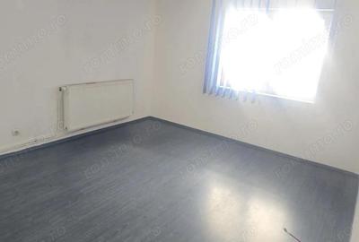 Spațiu comercial, de 74 mp, în Central - 8