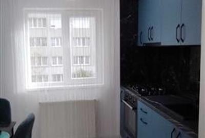 Apartament cu 3 camere semidecomandat, mobilat în Dâmbovița