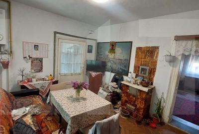 Casă cu 3 camere semidecomandat cu Teren 547 Mp în Grădiște - 2
