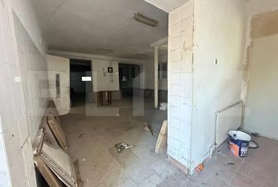 Casă cu 8 camere cu Teren 371 Mp în Central - 2