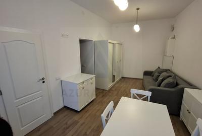 Garsonieră decomandată în Central