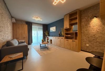 Apartament cu 2 camere semidecomandat, mobilat în Central