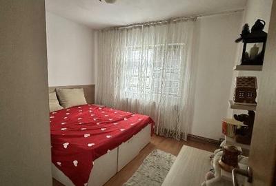 Apartament cu 2 camere, decomandat, , situat în zona Lunei - 1