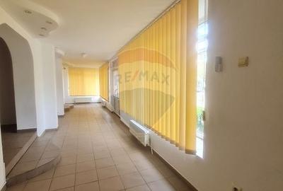 Spațiu comercial, de 90 mp, în Nord - 6
