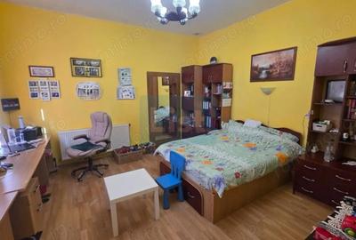 Casă cu Teren 590 Mp în Roman